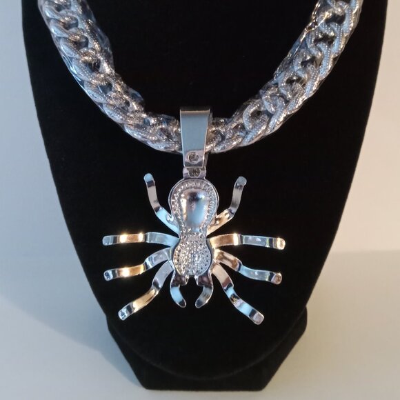 Spider Necklace - Picture 2 of 3